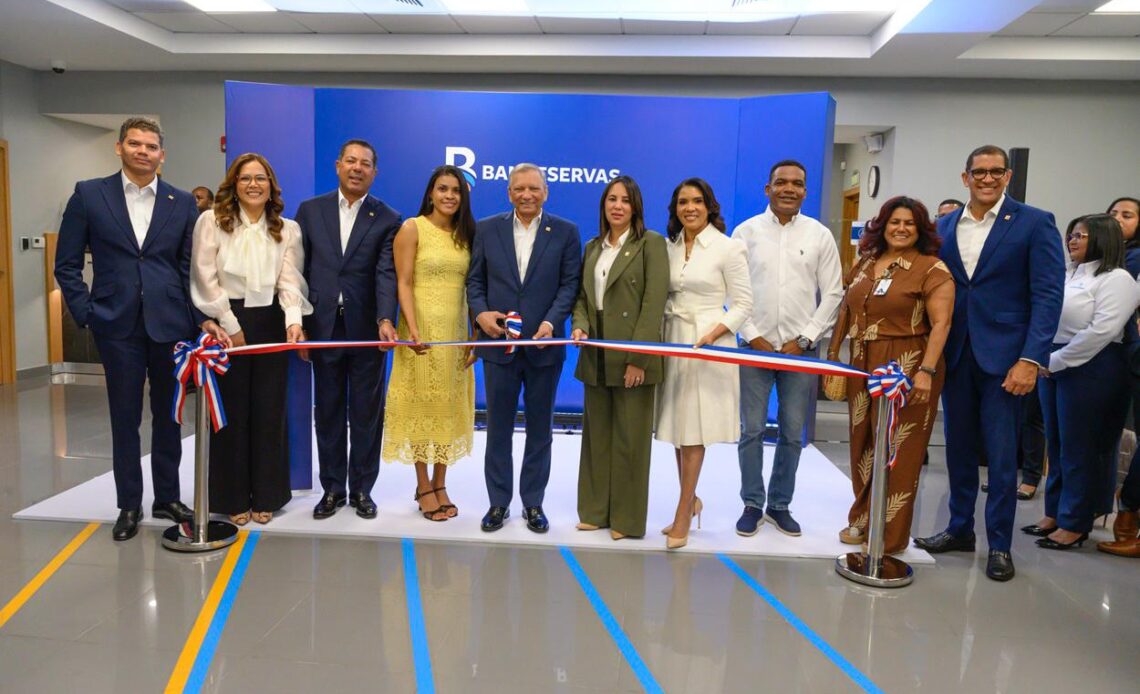 Banreservas inaugura oficina de negocios en Plaza 