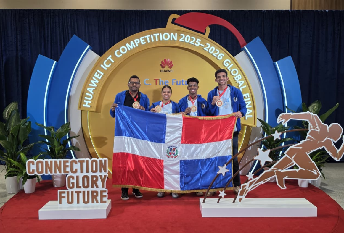 Estudiantes PUCMM ganan Gran Premio mundial de Huawei