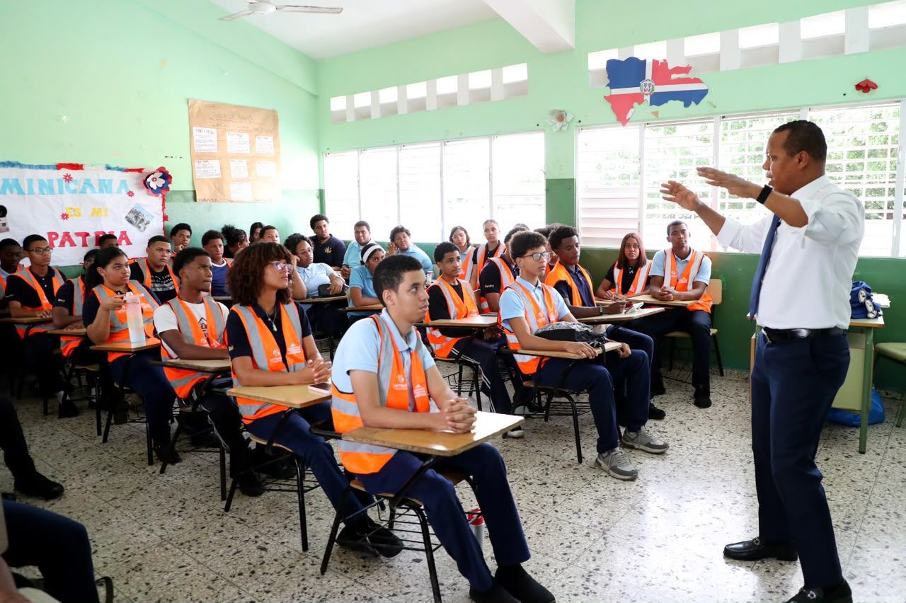 Estudiantes podrán obtener carnet de aprendizaje a