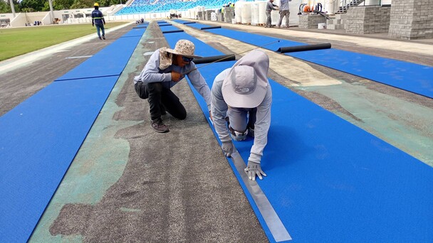 Inician instalación de la pista del Estado Olímpico Félix Sá