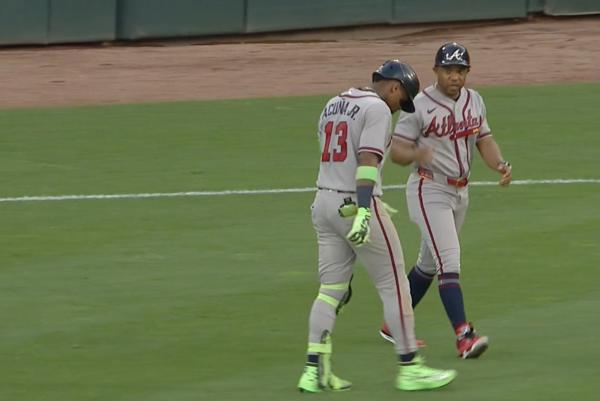 Ronald Acuña Jr. sale de juego con una lesión (vid