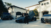 Los carrazos y mega-mansión de Nicky Jam en su nuevo video
