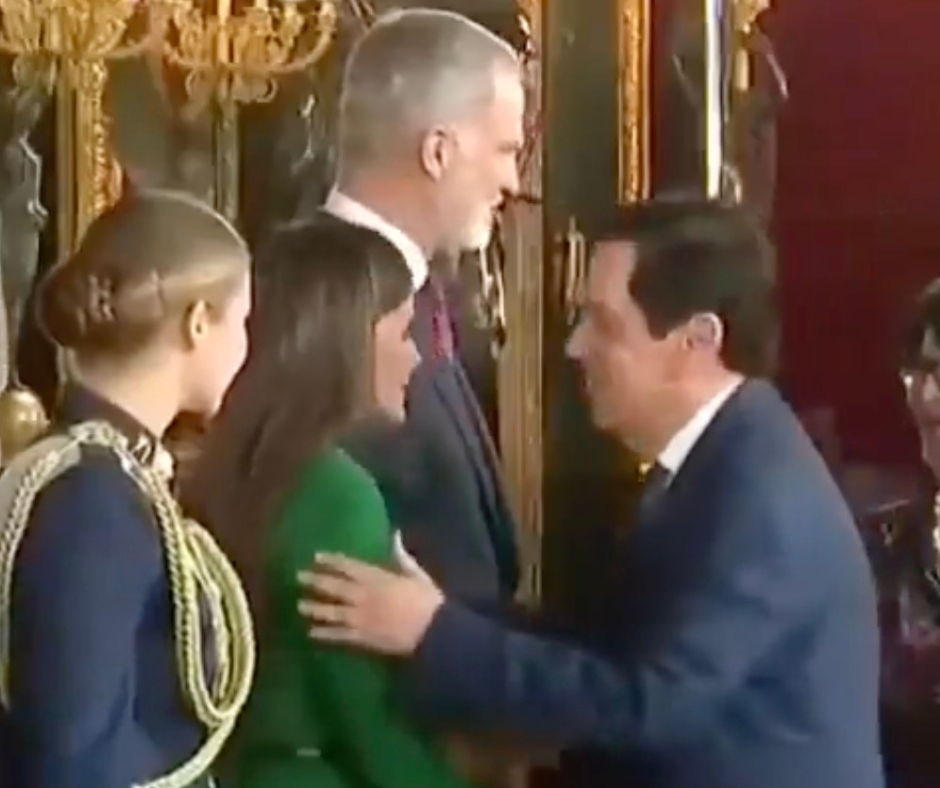 Embajador dominicano se guaya con la reina Letizia (video)