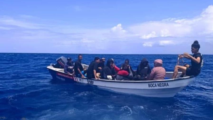 Repatrían dominicanos tras llegar de forma irregul
