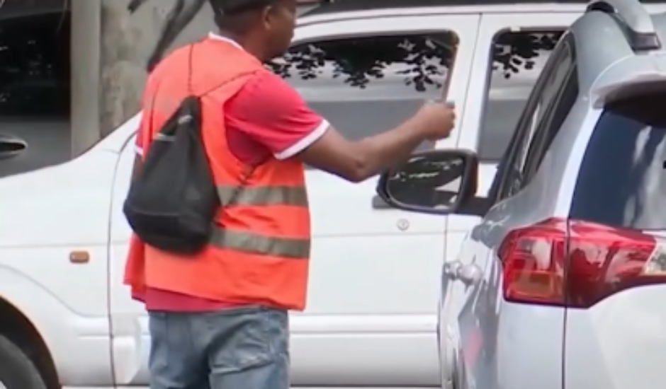 Parqueadores y pedigüeños controlan sectores en RD
