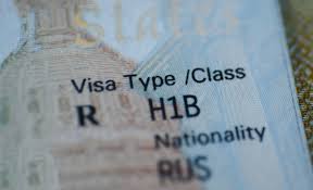 Juez federal anula tarifa de US$100,000 a nuevas visas H-1B