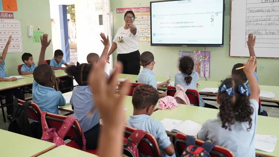 Diputados aprueban proyecto que llevaría moral y cívica a los colegios